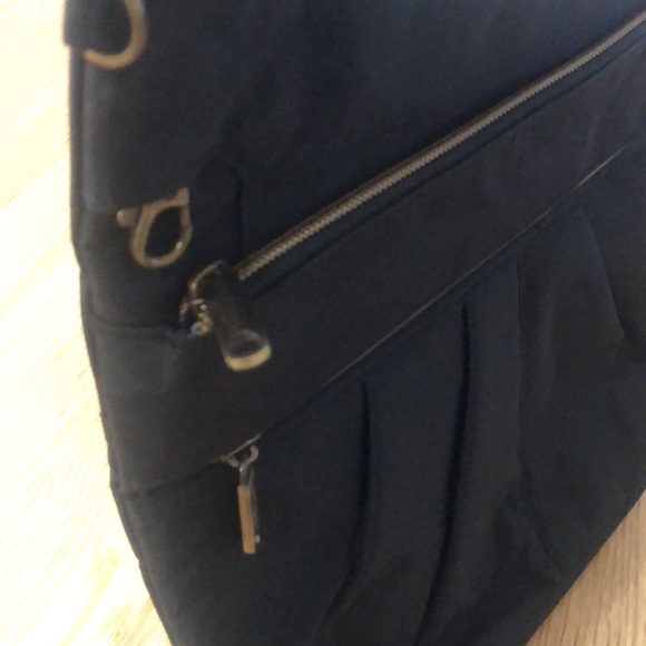 Travelon brand crossbody bag, great for travel and every day use! - Picture 14 of 16